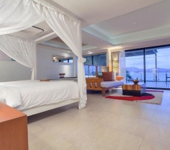 Двухместный люкс с видом на море двуспальная кровать в Отель Zenmaya Oceanfront Phuket, Trademark Collection by Wyndham