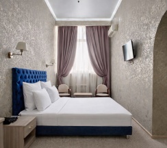 Улучшенный двухкомнатный номер в Fortis Hotel