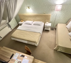 Номер «Комфорт» с кроватью king-size и доп. кроватью, 3 этаж (мансарда) в Адрес