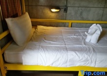 Кровать в общем номере (мужской номер) в Chang Hostel​ Suvarnabhumi​