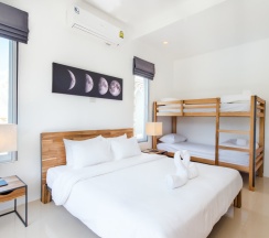 Семейная вилла с балконом и с красивым видом из окна в Отель The Oriental Beach Pearl