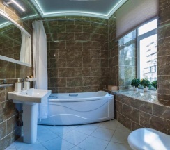 Номер с кроватью размера "queen-size" и гидромассажной ванной в Gloryvell