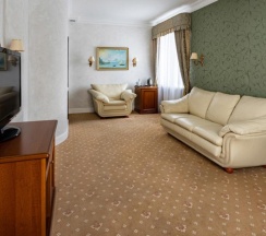 Номер полулюкс с 1 двуспальной кроватью в Imperial Resort&SPA