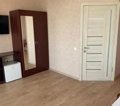 Трёхместный номер Comfort с балконом и с красивым видом из окна в Династия