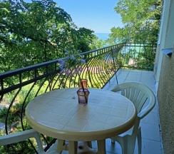 Двухместный номер Superior с балконом и с красивым видом из окна двуспальная кровать в Вилла Акация