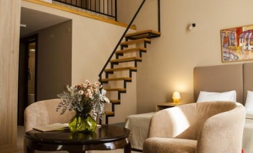 Семейный номер Deluxe с балконом и с видом на город в Amra