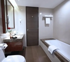Двухместный номер Luxury Executive двуспальная кровать в The Berkeley Hotel Pratunam