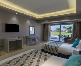 Двухместный номер Special Needs двуспальная кровать в Sunrise Crystal Bay Resort