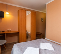 Стандартный номер с одной большой кроватью в Ям