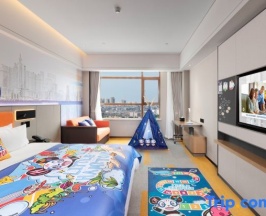 Двухместный семейный номер Deluxe двуспальная кровать в Hampton by Hilton Qingdao Jiaodong International Airport South Hotel