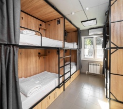 Кровать в женском 6-местном номере (удобства на этаже) в Sleep box