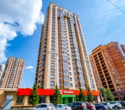 Апартаменты с 2 комнатами с балконом и с красивым видом из окна в Andora-apart