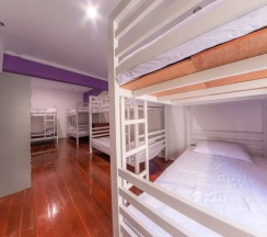 Кровать в общем номере в Enrico Hostel Patong