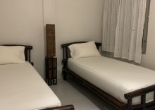 Двухместный номер с вентилятором 2 отдельные кровати в Lamphu House Bangkok