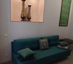 Двухкомнатная квартира с ванной,большой кроватью KING SIZE и кухонным уголком в На Невском