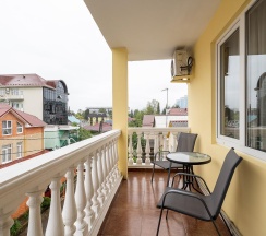 4-местная комнната стандарт с балконом в Белая Лилия