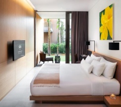 Двухместный Suite & Private Pool Grand Azure двуспальная кровать в Twinpalms MontAzure Phuket Resort