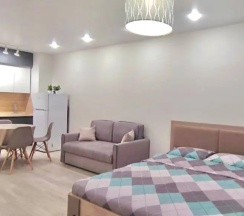 Студия с балконом и с красивым видом из окна в SOVA