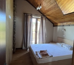 Коттедж Superior с балконом и с красивым видом из окна в Горки