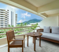 Двухместный номер Deluxe с видом на сад двуспальная кровать в Pullman Phuket Karon Beach Resort ex. Hilton Phuket Arcadia Resort