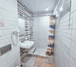 Улучшенный семейный номер. Парковка в Отель на Парковой