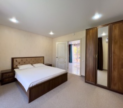 Апартаменты с 2 комнатами с балконом и с красивым видом из окна в Лазурный берег