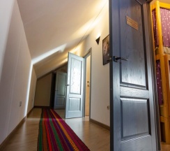 Кровать в общем номере (женский номер) в Чердак