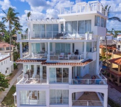 Апартаменты в Incredible 4BR Beachfront Penthouse with Ocean View