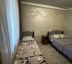 Апартаменты c 1 комнатой с балконом и с красивым видом из окна в Гаянэ