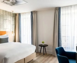 Люкс Family & Friends с 2 комнатами в Renaissance Paris Vendome Hotel