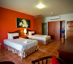 Двухместный номер Standard с балконом и с красивым видом из окна 2 отдельные кровати в Гостевой дом Sugar Inn Phuket