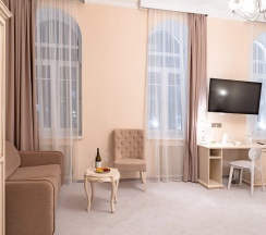 Клубный Джуниор Сьют с красивым видом из окна в Домъ купчихи Телушкиной