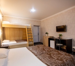 Четырехместный бюджет в Golden Kids