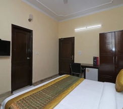 Двухместный номер Standard двуспальная кровать в OYO 10583 Hotel Amigo