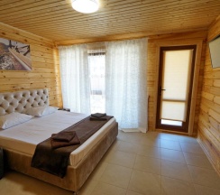 Двухместный номер Standard с балконом двуспальная кровать в Изба