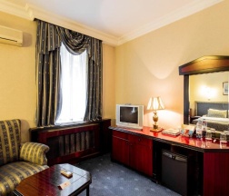 Трёхместный номер Standard в Ambassador hotel Almaty