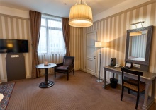 Номер Classic Superior с двуспальной кроватью и кофемашиной в Mercure Арбат