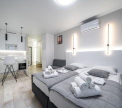 Двухместная студия Deluxe с балконом двуспальная кровать в Апартаменты Новая в Престижном ЖК Минск-Мир