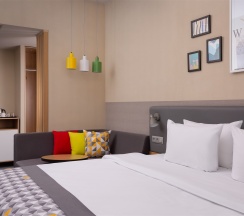 Делюкс с 1 кроватью king-size (200*200) в Holiday Inn Perm