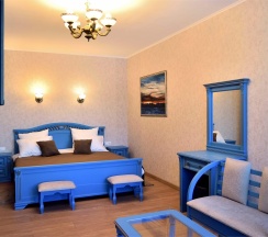 №4. Семейный номер с двуспальной кроватью, диваном и видом на Байкал в Прибой