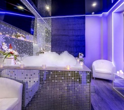 Номер комфорт улучшенный с 1 двуспальной кроватью в Алекс