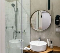 Двухместный номер Standard (двуспальная кровать) в Апартаменты 17Apartments - номер 5