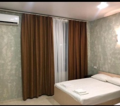 Номер Comfort с балконом и с красивым видом из окна в Azname