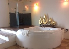 Люкс с балконом и с видом на сад в Vana Wellness Resort