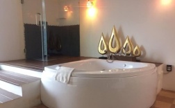 Люкс с красивым видом из окна в Vana Wellness Resort