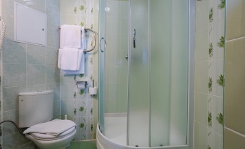 Трёхместный номер Economy с балконом в Грин эпл