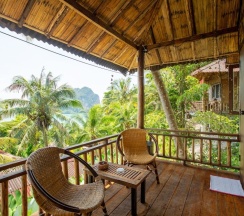 Бунгало с балконом и с видом на море в Railay Garden View Resort