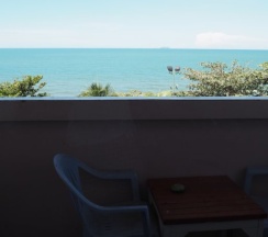 Номер Superior с балконом и с видом на море в Wilai Guesthouse
