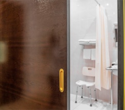 Улучшенный номер для маломобильных граждан в 7 Avenue Hotel&SPA
