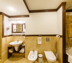 Улучшенный двухместный с двуспальной кроватью в Гладенькая